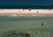 cor da água em praias